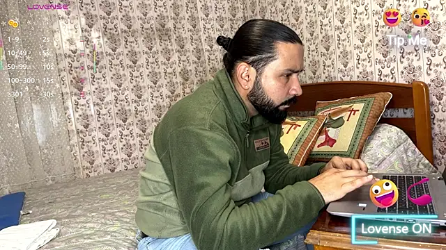 Snapshot of beardken chatting on 05-04-26, 11:02 beardken online show from 05-04-26, 11:02