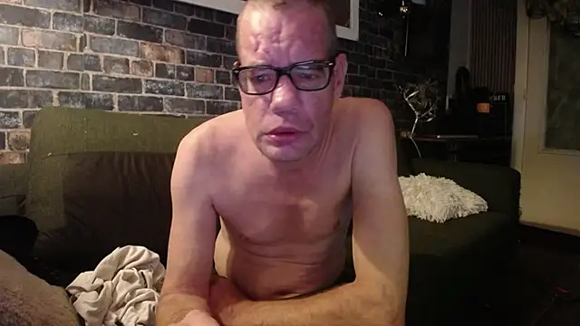 Snapshot of Maikel1981-NL chatting on 07-17-26, 08:06 Maikel1981-NL online show from 07-17-26, 08:06