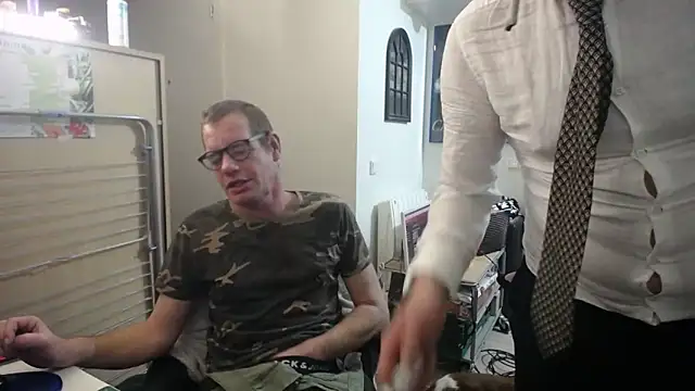 Snapshot of Maikel1981-NL chatting on 12-25-24, 10:59 Maikel1981-NL online show from 12-25-24, 10:59