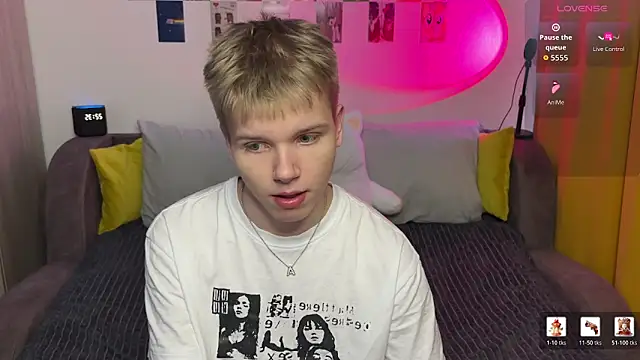 Snapshot of metratok chatting on 02-14-26, 07:36 metratok online show from 02-14-26, 07:36