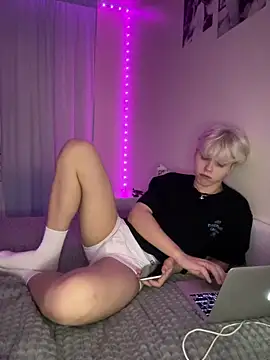 Snapshot of metratok chatting on 12-16-24, 05:54 metratok online show from 12-16-24, 05:54