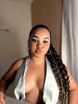 Lucy wilson5 online show from 11-07-25, 03:22