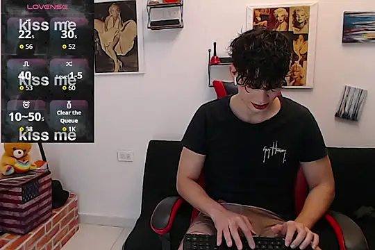 Snapshot of Angelo-cianuro- chatting on 10-12-25, 10:55 Angelo-cianuro- online show from 10-12-25, 10:55