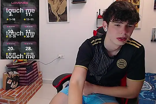 Snapshot of Angelo-cianuro- chatting on 09-12-25, 10:31 Angelo-cianuro- online show from 09-12-25, 10:31