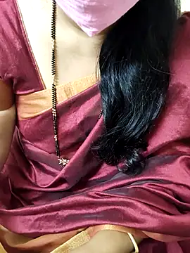 Snapshot of aliseanu chatting on 10-13-25, 04:52 aliseanu online show from 10-13-25, 04:52