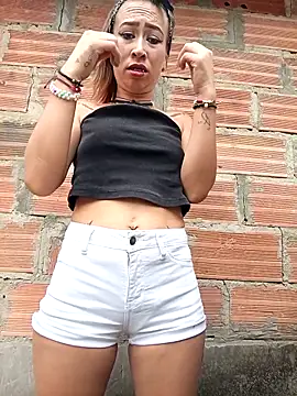 Snapshot of samy-blonde chatting on 05-25-26, 07:45 samy-blonde online show from 05-25-26, 07:45
