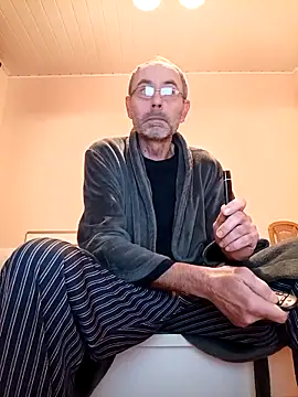 BesterJunge45 online show from 11-29-25, 06:57