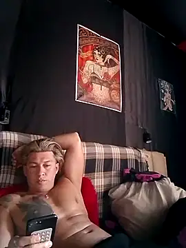 Snapshot of Lovely_milk chatting on 03-15-25, 09:19 Lovely milk online show from 03-15-25, 09:19