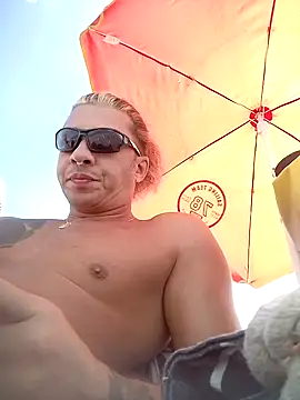 Snapshot of Lovely_milk chatting on 10-16-25, 09:06 Lovely milk online show from 10-16-25, 09:06