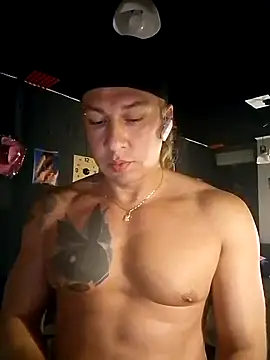 Snapshot of Lovely_milk chatting on 03-16-25, 06:12 Lovely milk online show from 03-16-25, 06:12