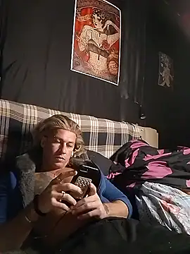 Snapshot of Lovely_milk chatting on 03-06-25, 07:10 Lovely milk online show from 03-06-25, 07:10