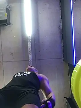 Snapshot of Lovely_milk chatting on 03-17-25, 02:23 Lovely milk online show from 03-17-25, 02:23