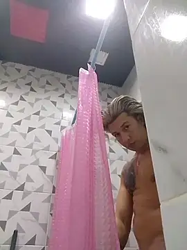 Snapshot of Lovely_milk chatting on 03-10-25, 02:37 Lovely milk online show from 03-10-25, 02:37