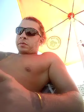 Snapshot of Lovely_milk chatting on 10-15-25, 08:44 Lovely milk online show from 10-15-25, 08:44