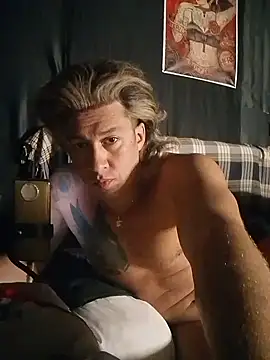 Snapshot of Lovely_milk chatting on 03-12-25, 08:41 Lovely milk online show from 03-12-25, 08:41