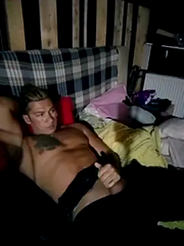 Snapshot of Lovely_milk chatting on 10-30-25, 08:28 Lovely milk online show from 10-30-25, 08:28