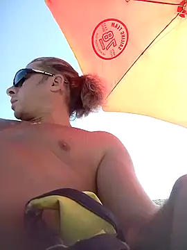 Snapshot of Lovely_milk chatting on 10-18-25, 08:49 Lovely milk online show from 10-18-25, 08:49