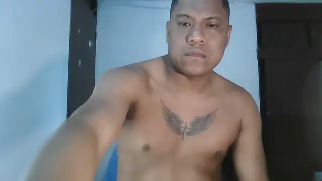 Snapshot of latinblack01 chatting on 11-14-25, 02:43 latinblack01 online show from 11-14-25, 02:43