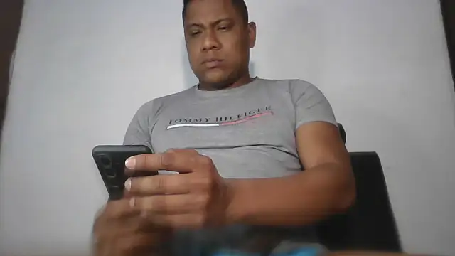Snapshot of latinblack01 chatting on 10-27-25, 04:46 latinblack01 online show from 10-27-25, 04:46