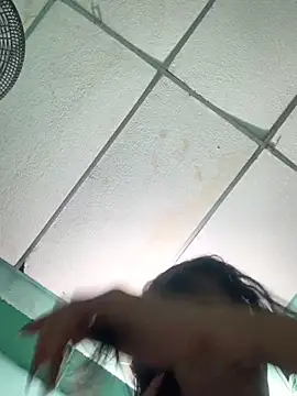 Snapshot of La_Perversa69 chatting on 10-21-25, 01:27 La Perversa69 online show from 10-21-25, 01:27