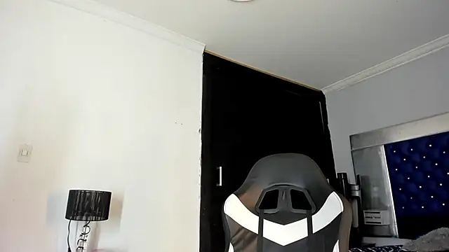 Snapshot of La_Perversa69 chatting on 09-28-25, 07:21 La Perversa69 online show from 09-28-25, 07:21