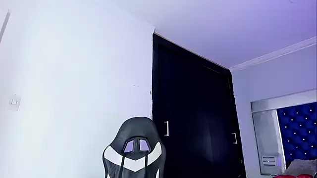 Snapshot of La_Perversa69 chatting on 10-12-25, 07:59 La Perversa69 online show from 10-12-25, 07:59