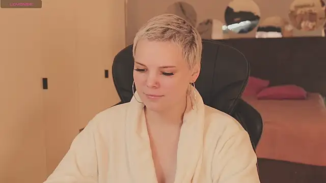 LikaBerry1 online show from 11-25-25, 11:43