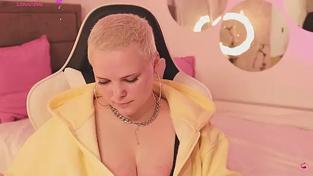 LikaBerry1 online show from 02-25-26, 12:38