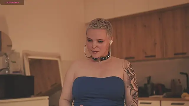 LikaBerry1 online show from 11-10-25, 06:24