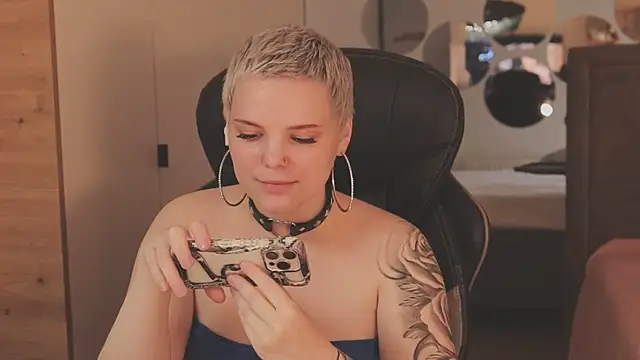 LikaBerry1 online show from 11-28-25, 01:33