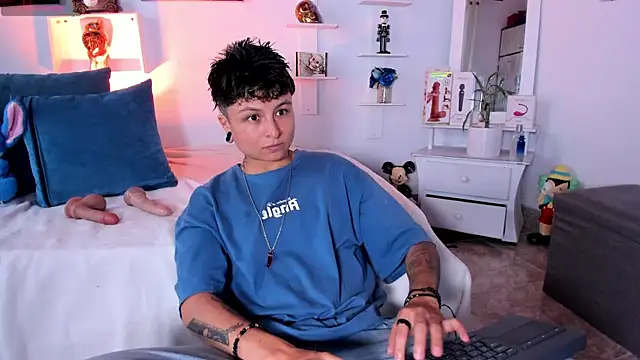 ZuryRamirez  online show from 12-19-25, 08:33