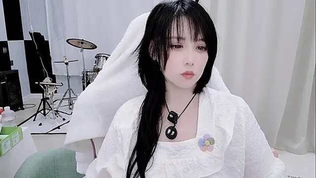 Snapshot of Vaness-a chatting on 05-18-26, 01:38 Vaness-a online show from 05-18-26, 01:38