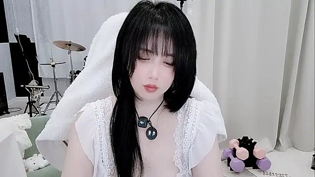 Snapshot of Vaness-a chatting on 05-31-26, 12:33 Vaness-a online show from 05-31-26, 12:33