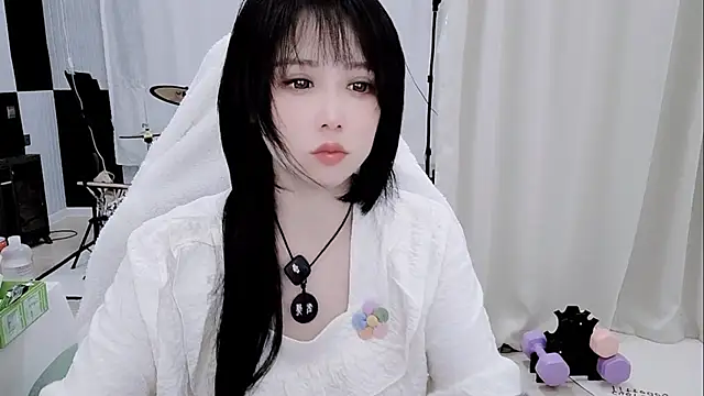 Snapshot of Vaness-a chatting on 05-18-26, 01:06 Vaness-a online show from 05-18-26, 01:06