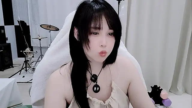 Snapshot of Vaness-a chatting on 05-20-26, 12:24 Vaness-a online show from 05-20-26, 12:24