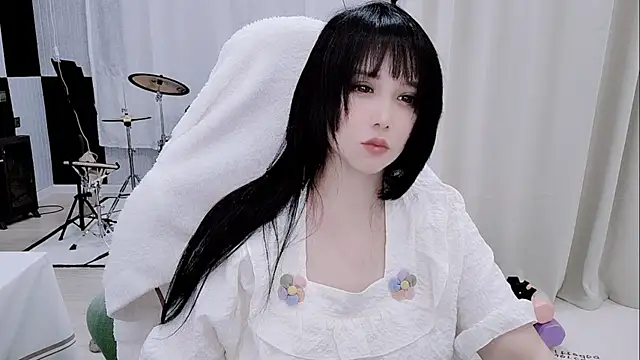 Snapshot of Vaness-a chatting on 05-19-26, 02:51 Vaness-a online show from 05-19-26, 02:51