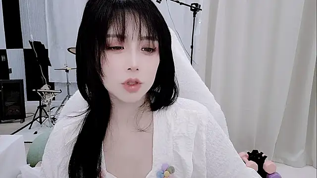 Snapshot of Vaness-a chatting on 05-16-26, 12:53 Vaness-a online show from 05-16-26, 12:53