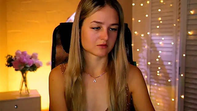 DeboraLarson online show from 11-13-25, 03:43