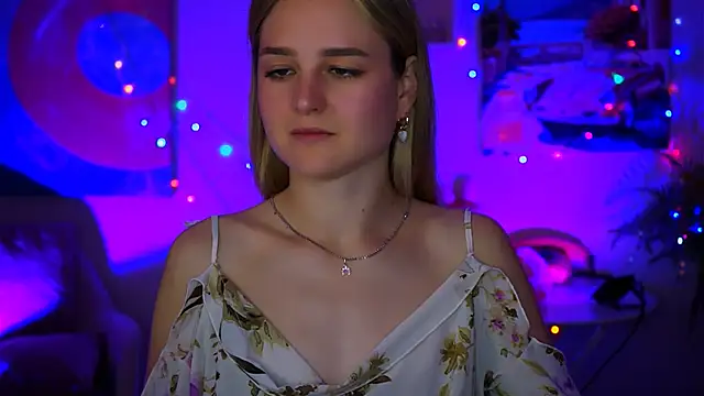 Snapshot of DeboraLarson chatting on 10-11-25, 05:30 DeboraLarson online show from 10-11-25, 05:30