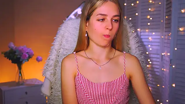 Snapshot of DeboraLarson chatting on 10-04-25, 03:52 DeboraLarson online show from 10-04-25, 03:52