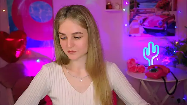 Snapshot of DeboraLarson chatting on 03-10-25, 06:49 DeboraLarson online show from 03-10-25, 06:49