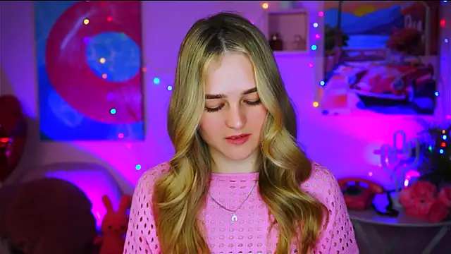 Snapshot of DeboraLarson chatting on 03-18-25, 03:56 DeboraLarson online show from 03-18-25, 03:56