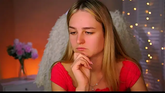 Snapshot of DeboraLarson chatting on 09-29-25, 07:26 DeboraLarson online show from 09-29-25, 07:26