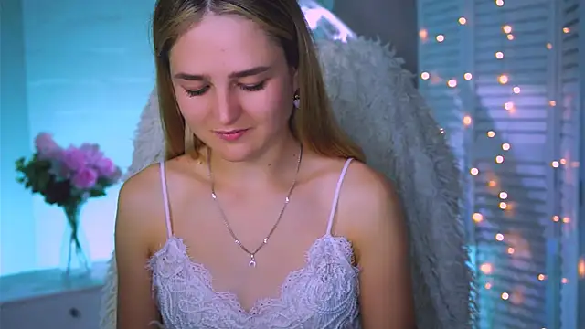 Snapshot of DeboraLarson chatting on 09-25-25, 07:14 DeboraLarson online show from 09-25-25, 07:14