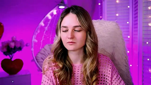 Snapshot of DeboraLarson chatting on 02-25-25, 04:25 DeboraLarson online show from 02-25-25, 04:25