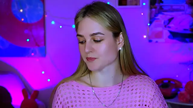 Snapshot of DeboraLarson chatting on 03-21-25, 11:12 DeboraLarson online show from 03-21-25, 11:12