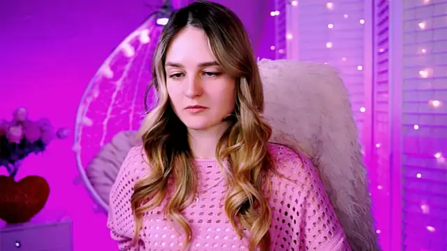 Snapshot of DeboraLarson chatting on 02-25-25, 09:37 DeboraLarson online show from 02-25-25, 09:37