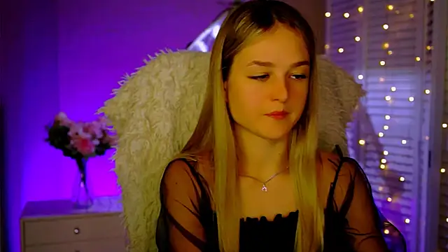 DeboraLarson online show from 11-28-25, 04:23