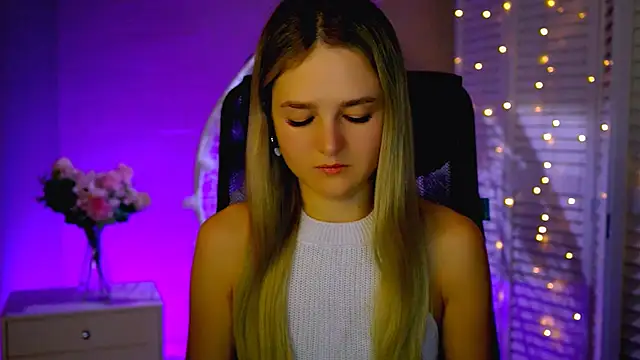 DeboraLarson online show from 11-29-25, 03:39