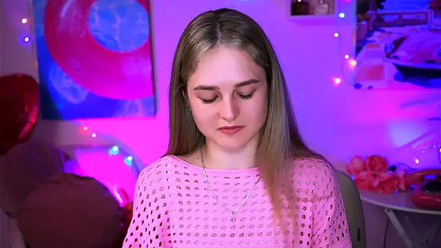 Snapshot of DeboraLarson chatting on 03-05-25, 10:43 DeboraLarson online show from 03-05-25, 10:43